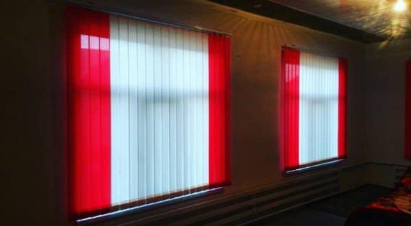 Вертикальные жалюзи, красный с белым Вертикальные жалюзи, красный с белым